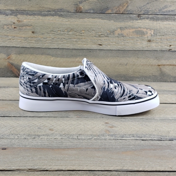 NEW Nike Women's Court Royale Acslpse Slip Ons - Picture 8 of 8